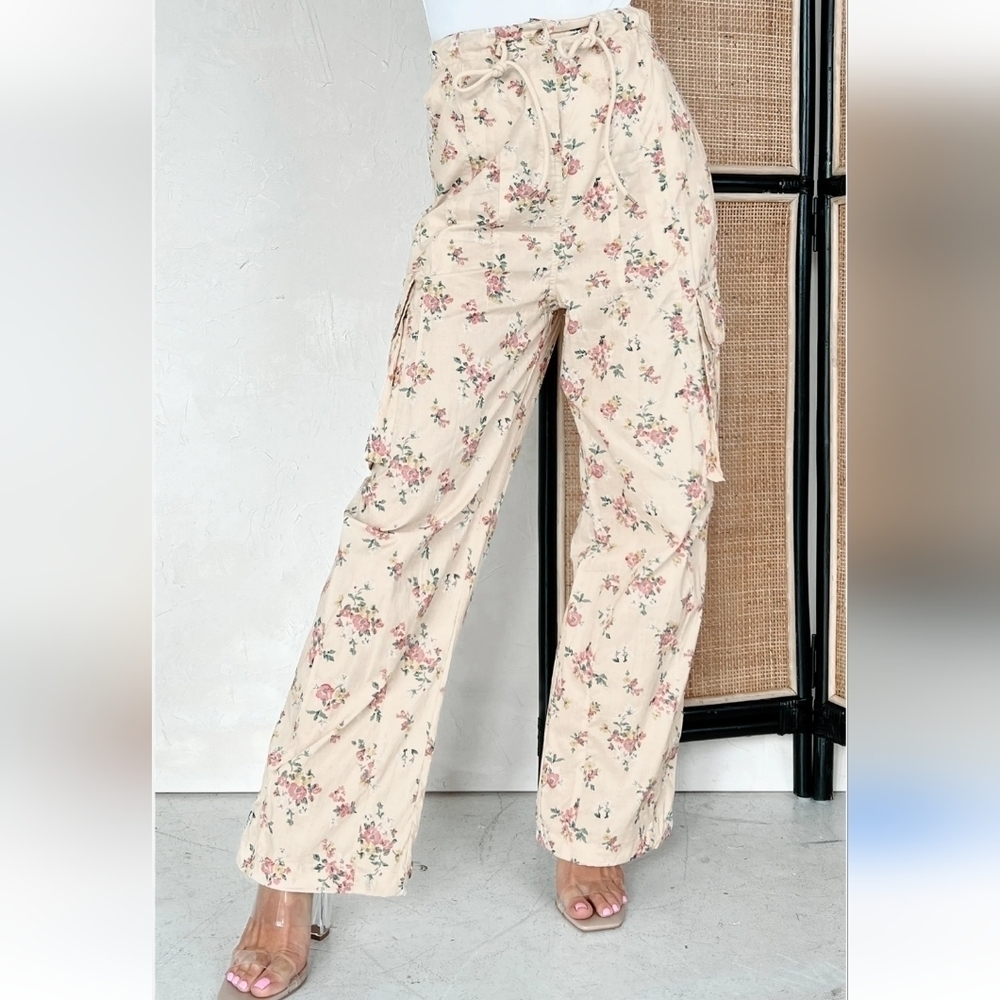 MABLE NWOT Womens Ragnila Drawstring Waist Floral Cargo Pants